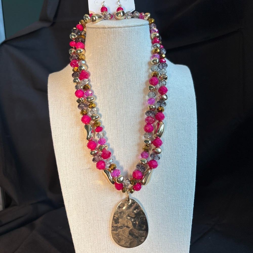 Vibrant Pink and Gold Beaded Necklace